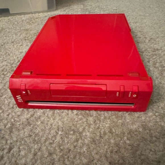 Red Wii Console - Picture 5 of 7